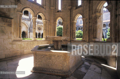 PORTOGALLO, (ESTREMADURA E RIBATEJO) CHIESA E MONASTERO DI ALCOBACA     @ 2002 Graziano Arici/Rosebud2 / CHIOSTRO / FONTANA / GEO