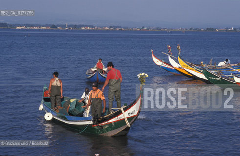 PORTOGALLO, (LE BEIRAS) RIA DE AVEIRO : BARCHE DA PESCA     @ 2002 Graziano Arici/Rosebud2  / GEO
