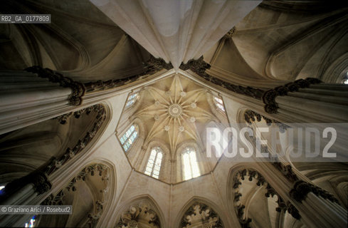 PORTOGALLO, (ESTREMADURA E RIBATEJO) BATALHA : CHIESA E MONASTERO DI SANTA MARIA DA VITORIA - TOMBA DI RE JOAO I     @ 2002 Graziano Arici/Rosebud2 / CUPOLA / GEO