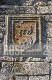 PORTOGALLO, (LE BEIRAS) BELMONTE : LO STEMMA DELLA FAMIGLIA CABRAL     @ 2002 Graziano Arici/Rosebud2 / PEDRO / CAPRA  / GEO