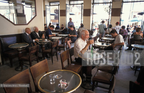 PORTOGALLO, (MINHO) BRAGA : IL CAFFE BRASILEIRA -   @ 2002 Graziano Arici/Rosebud2  / GEO