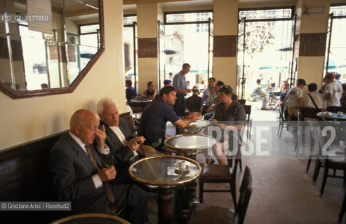 PORTOGALLO, (MINHO) BRAGA : IL CAFFE BRASILEIRA -   @ 2002 Graziano Arici/Rosebud2  / GEO
