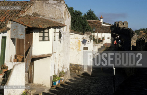 PORTOGALLO, (TRAS-OS--MONTES) BRAGANCA :UNA STRADA DEL VILLAGGIO     @ 2002 Graziano Arici/Rosebud2 / GEO