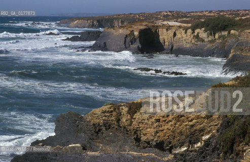 PORTOGALLO, (LISBONA) CABO DE ROCA - IL PUNTO PIU OCCIDENTALE DEL CONTINENTE EUROPEO     @ 2002 Graziano Arici/Rosebud2 / CAPO / SPIAGGIA / GEO