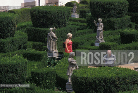 PORTOGALLO, (LE BEIRAS) CASTELO BRANCO :JARDIM EPISCOPAL      @ 2002 Graziano Arici/Rosebud2 / GIARDINO / GEO