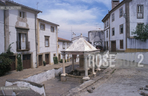 PORTOGALLO, (ALENTEJO) CASTELO DE VIDE :FONTE DA VILA    @ 2002 Graziano Arici/Rosebud2 / FONTANA / TERME / EBREI / GEO