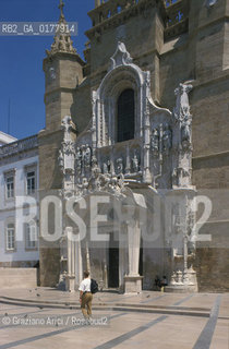 PORTOGALLO, (LE BEIRAS) COIMBRA :LA CHIESA DI SAO TIAGO    @ 2002 Graziano Arici/Rosebud2  / GEO