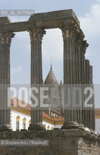 PORTOGALLO, (ALENTEJO) ELVAS : IL TEMPIO ROMANO DI DIANA  @ 2002 Graziano Arici/Rosebud2 / ARCHEO / GEO