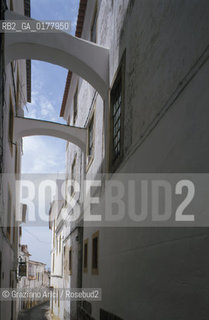 PORTOGALLO, (ALENTEJO) ELVAS :UNA STRADA DEL CENTRO STORICO  @ 2002 Graziano Arici/Rosebud2  / GEO