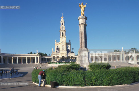 PORTOGALLO, (ESTREMADURA) SANTUARIO DI FATIMA : LA BASILICA  @ 2002 Graziano Arici/Rosebud2  / GEO
