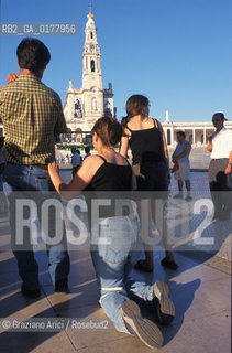 PORTOGALLO, (ESTREMADURA) SANTUARIO DI FATIMA : PELLEGRINI  @ 2002 Graziano Arici/Rosebud2  / GEO
