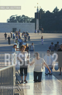 PORTOGALLO, (ESTREMADURA) SANTUARIO DI FATIMA : PELLEGRINI  @ 2002 Graziano Arici/Rosebud2  / GEO