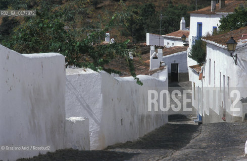PORTOGALLO, (ALENTEJO) MERTOLA : STRADINA   @ 2002 Graziano Arici/Rosebud2  / GEO