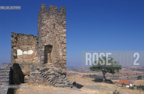 PORTOGALLO, (TRAS-OS-MONTES) MOGADOURO : IL CASTELLO   @ 2002 Graziano Arici/Rosebud2  / GEO