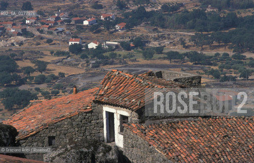 PORTOGALLO, (LE BEIRAS) MONSANTO : IL VILLAGGIO   @ 2002 Graziano Arici/Rosebud2  / GEO