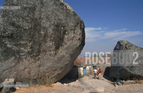PORTOGALLO, (LE BEIRAS) MONSANTO : IL VILLAGGIO   @ 2002 Graziano Arici/Rosebud2  / GEO