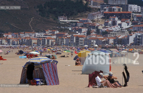 PORTOGALLO, (RIBETEJO) NAZARE : LA SPIAGGIA    @ 2002 Graziano Arici/Rosebud2  / GEO