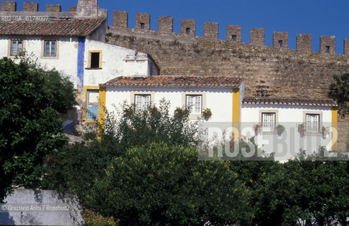 PORTOGALLO, (RIBETEJO) OBIDOS : LA CITTA E LE MURA    @ 2002 Graziano Arici/Rosebud2  / GEO
