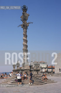 PORTOGALLO, (DOURO) PORTO : LA GOGNA DEL TERREIRO DA SE DAVANTI ALLA CATTEDRALE LA CATTEDRALE SE    @ 2002 Graziano Arici/Rosebud2  / GEO