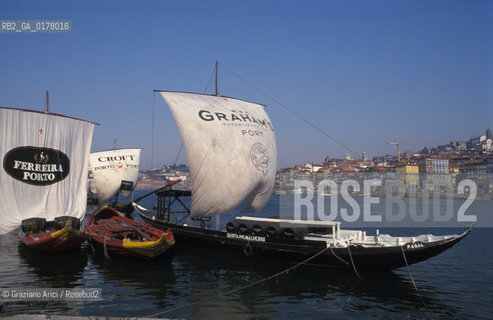PORTOGALLO, (DOURO) PORTO : IL FIUME DOURO E VILA NOVA DE GAIA -  DISTILLERIE DI PORTO    @ 2002 Graziano Arici/Rosebud2 / BARCA / VELA / GEO