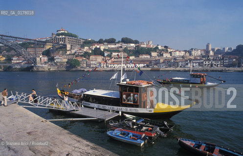 PORTOGALLO, (DOURO) PORTO : IL FIUME DOURO IL PONTE  E VILA NOVA DE GAIA -      @ 2002 Graziano Arici/Rosebud2  / GEO