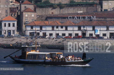 PORTOGALLO, (DOURO) PORTO : IL FIUME DOURO E VILA NOVA DE GAIA -  DISTILLERIE DI PORTO    @ 2002 Graziano Arici/Rosebud2 / BARCA / GEO