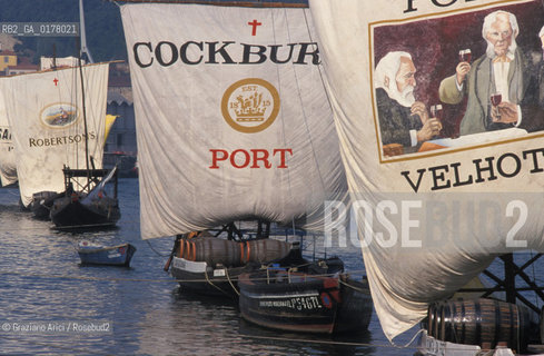 PORTOGALLO, (DOURO) PORTO : IL FIUME DOURO E VILA NOVA DE GAIA -  DISTILLERIE DI PORTO    @ 2002 Graziano Arici/Rosebud2 / BARCA / VELA / GEO