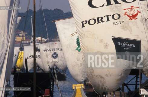 PORTOGALLO, (DOURO) PORTO : IL FIUME DOURO E VILA NOVA DE GAIA -  DISTILLERIE DI PORTO    @ 2002 Graziano Arici/Rosebud2 / BARCA / VELA / GEO