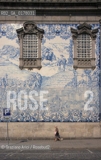 PORTOGALLO, (DOURO) PORTO : LA CHIESA IGREJA DO CARMO    @ 2002 Graziano Arici/Rosebud2 / AZULEJOS / GEO