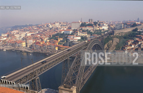 PORTOGALLO, (DOURO) PORTO IL PONTE SUL FIUME DOURO   @ 2002 Graziano Arici/Rosebud2  / GEO