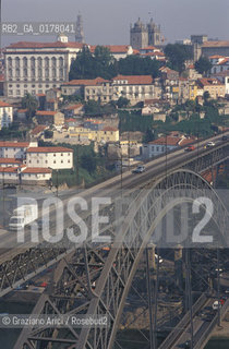 PORTOGALLO, (DOURO) PORTO : LA CITTA CON IL PONTE SUL FIUME DOURO   @ 2002 Graziano Arici/Rosebud2  / GEO