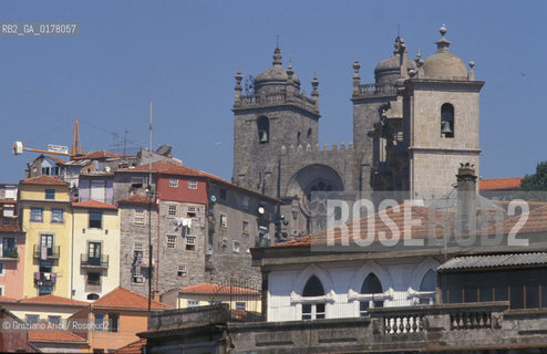 PORTOGALLO, (DOURO) PORTO : LA  CITTA VECCHIA E LA CATTEDRALE  @ 2002 Graziano Arici/Rosebud2  / GEO