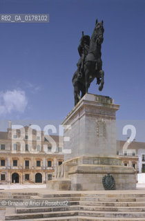 PORTOGALLO, (ALENTEJO) VILLA VICOSA : LA PIAZZA - TERREIRO DO PACO   @ 2002 Graziano Arici/Rosebud2  / GEO