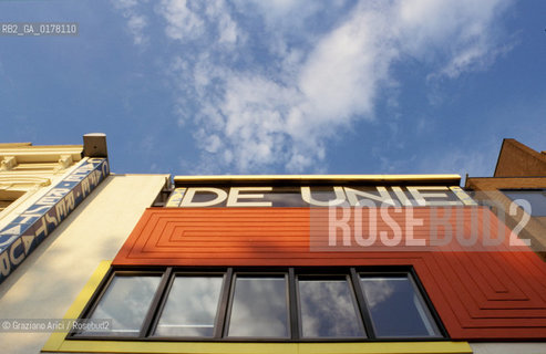 OLANDA , ROTTERDAM : IL CAFFE RISTORANTE DIE UNIE DELLARCHITETTOJ.J.P. OUD  -  © 2002 Graziano Arici/Rosebud2 / ARCHITETTURA CONTEMPORANEA/ GEO