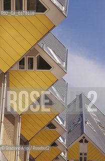 OLANDA , ROTTERDAM : LE CASE CUBICHE  DI PETE BLOM   -  © 2002 Graziano Arici/Rosebud2 / ARCHITETTURA CONTEMPORANEA / GEO