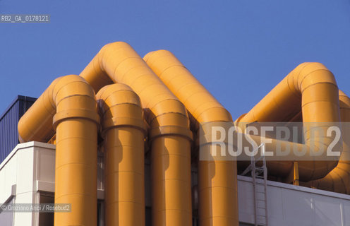 OLANDA , ROTTERDAM : LA BIBLIOTECA NAZIONALE DI JAKOB BAKEMA  -  © 2002 Graziano Arici/Rosebud2 / ARCHITETTURA CONTEMPORANEA / GEO
