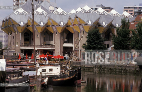 OLANDA , ROTTERDAM : OUDE HAVEN E LE CASE CUBICHE DI PETE BLOM- IL VECCHIO PORTO - © 2002 Graziano Arici/Rosebud2  / GEO