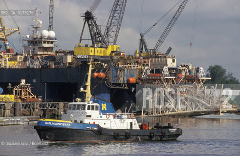 OLANDA , ROTTERDAM : IL PORTO -   -  © 2002 Graziano Arici/Rosebud2 / NAVE / GEO