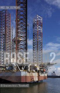 OLANDA , ROTTERDAM : IL PORTO - PIATTAFORME PETROLIFERE  -   -  © 2002 Graziano Arici/Rosebud2 / NAVE / GEO