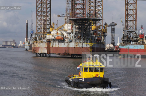 OLANDA , ROTTERDAM : IL PORTO - PIATTAFORME PETROLIFERE  -   -  © 2002 Graziano Arici/Rosebud2 / NAVE / GEO