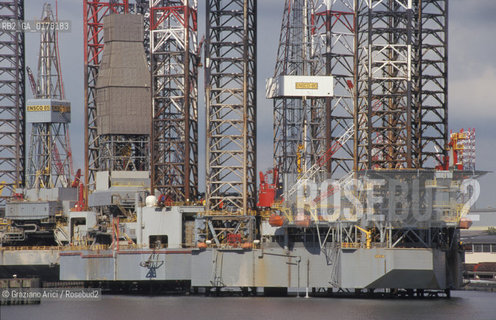 OLANDA , ROTTERDAM : IL PORTO - PIATTAFORME PETROLIFERE  -   -  © 2002 Graziano Arici/Rosebud2 / NAVE / GEO