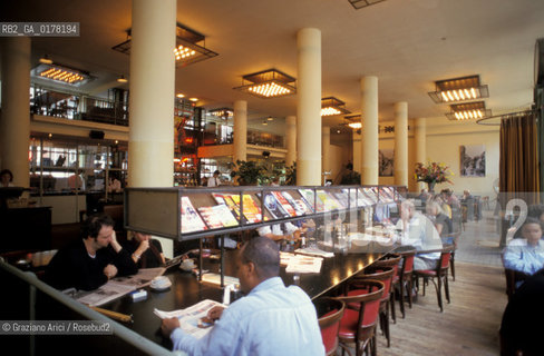 OLANDA , ROTTERDAM : IL CAFFEDI W.M. DUDOK -  © 2002 Graziano Arici/Rosebud2 / ARCHITETTURA CONTEMPORANEA/ LETTERATURA / DADA /  / GEO