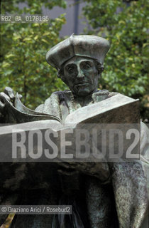 OLANDA , ROTTERDAM : LA STATUA DI ERASMO DA ROTTERDAM -  © 2002 Graziano Arici/Rosebud2 / LETTERATURA / GEO