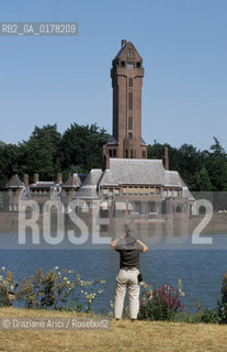OLANDA , (GELDERLAND) :PARCO DI HOGE VELUWE - IL PADIGLIONE DI CACCIA SINT HUBERTUS DELLARCHITETTO H.P. BERLAGE -  © 2002 Graziano Arici/Rosebud2 / ARCHITETTURA CONTEMPORANEA / GEO