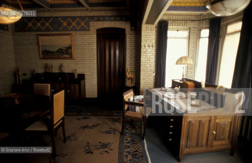 OLANDA , (GELDERLAND) :PARCO DI HOGE VELUWE - IL PADIGLIONE DI CACCIA SINT HUBERTUS DELLARCHITETTO H.P. BERLAGE -  © 2002 Graziano Arici/Rosebud2 / ARCHITETTURA CONTEMPORANEA / GEO