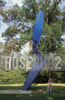 OLANDA , (GELDERLAND) :PARCO DI HOGE VELUWE - IL MUSEO RIJKSMUSEUM KROLLER-MULLER - UN OPERA DI OLDENBURG -  © 2002 Graziano Arici/Rosebud2 /  / GEO