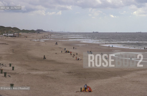 OLANDA , (NORD OLANDA) : DIGA AFSLUITDIJK  SULLO ZUIDERSEE  - SPIAGGIA ALLA TESTA DELLA DIGA -  © 2002 Graziano Arici/Rosebud2  / GEO