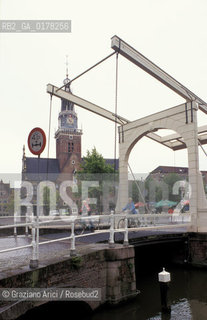 OLANDA , (NOORD-HOLLAND) ALKMAAR : CANALE  -  © 2002 Graziano Arici/Rosebud2 / PONTE / GEO