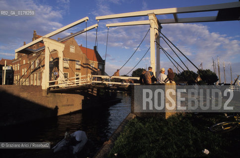 OLANDA , (NOORD-HOLLAND) ENKHUIZEN : CANALE  -  © 2002 Graziano Arici/Rosebud2 / PONTE / GEO