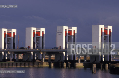 OLANDA , (NOORD-HOLLAND) ENKHUIZEN : LA DIGA  -  © 2002 Graziano Arici/Rosebud2  / GEO